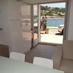 Les Pieds Dans La Place Apartment